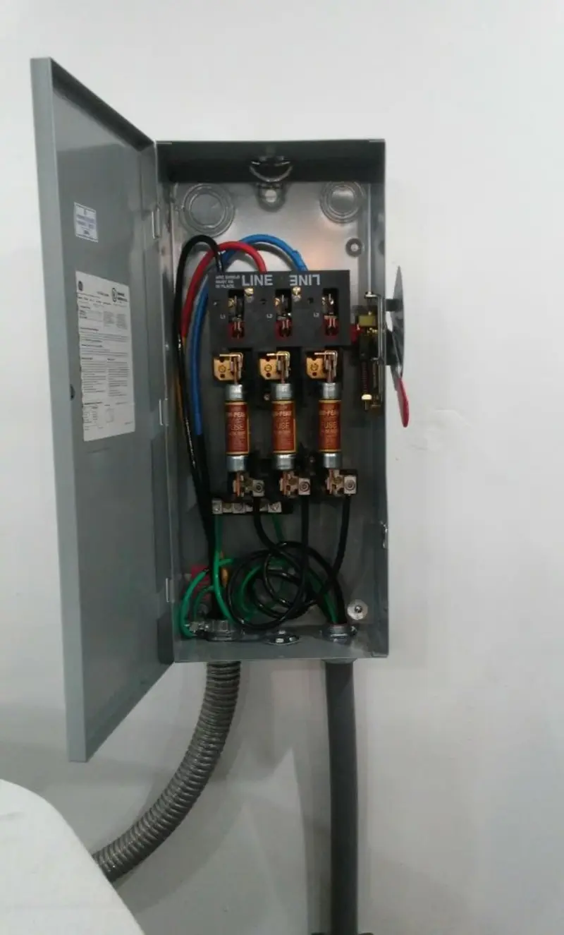 Three-phase disconnect switch installed for Smoke Detector Installation in Redland